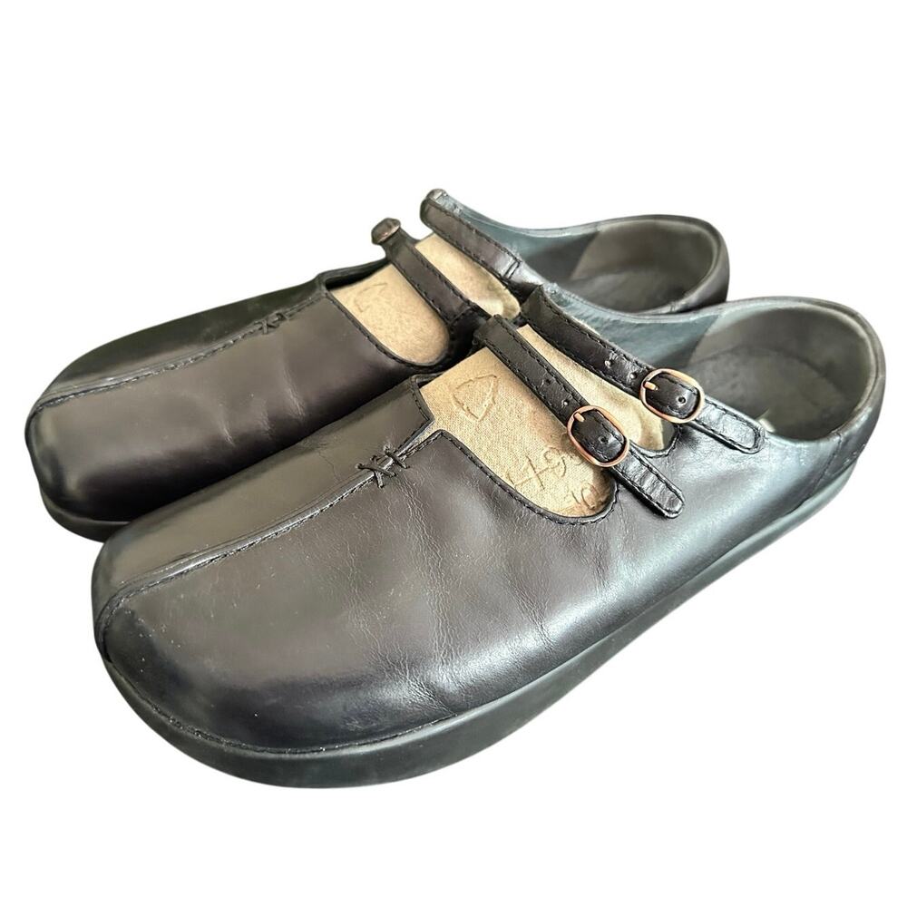 Earth Black Leather Mules